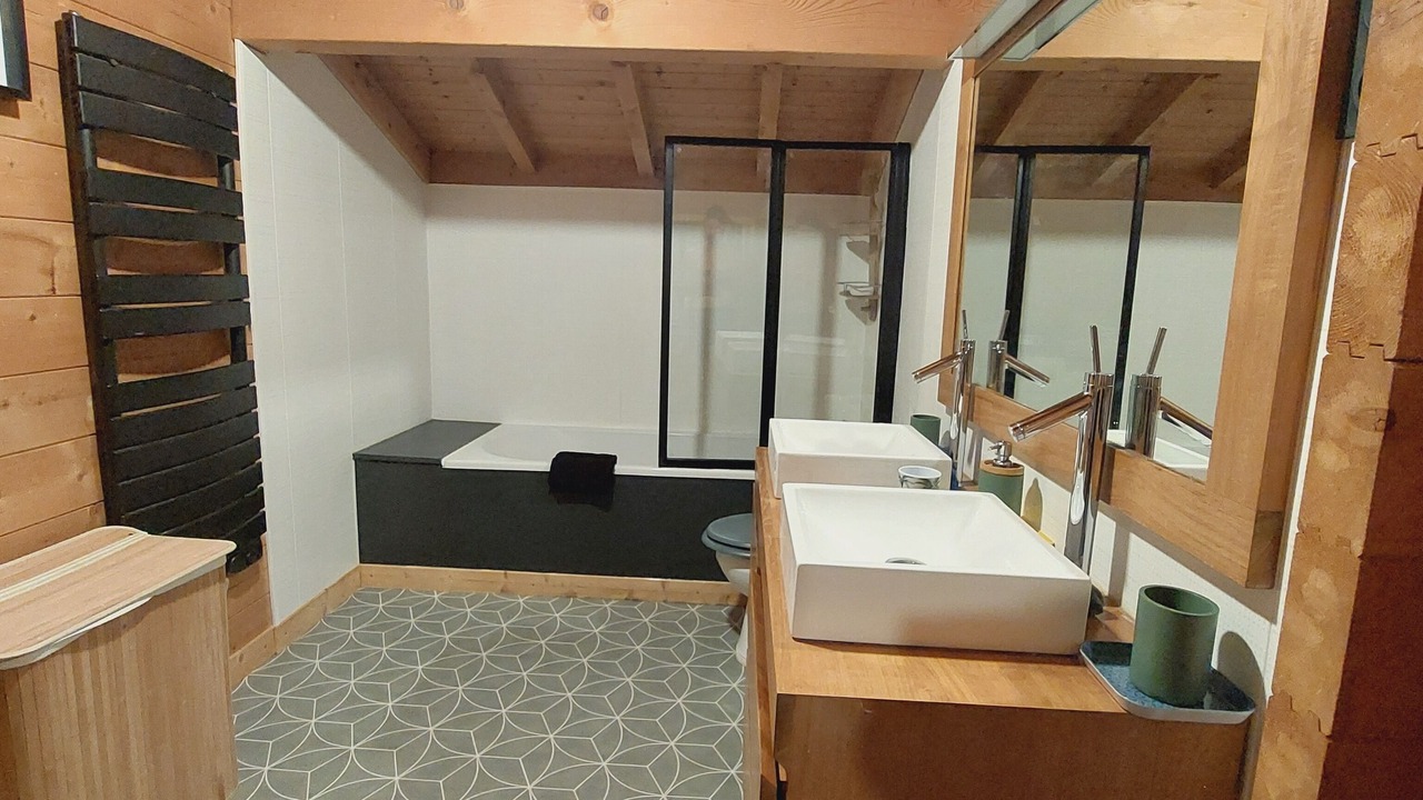 Photo of Bathroom in Les Clefs