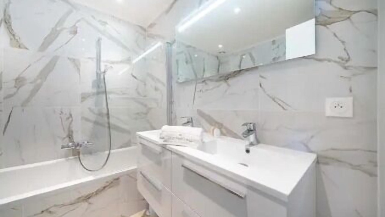 Photo of Bathroom in California - Pezou