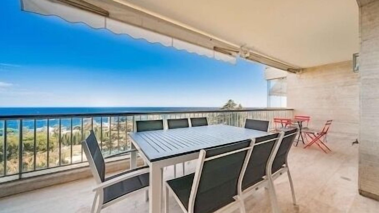 Photo of Outdoor in California - Pezou