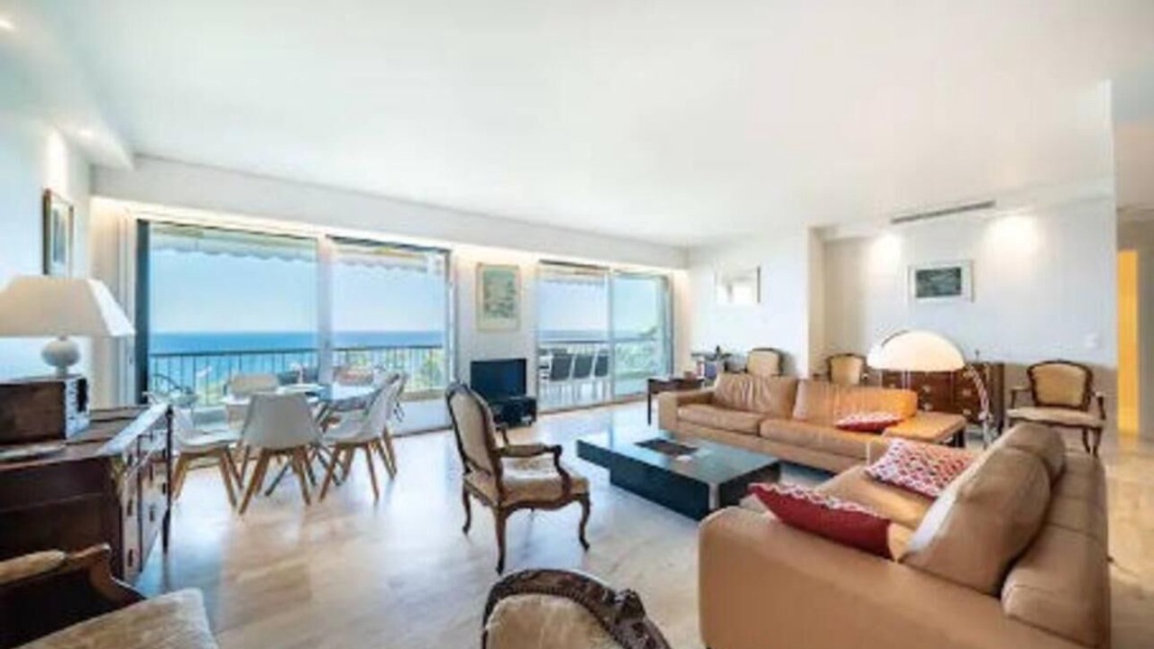 Photo of Livingroom in California - Pezou