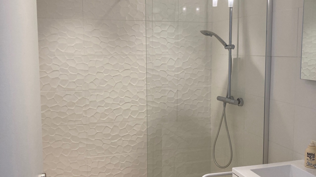 Photo of Bathroom in California - Pezou