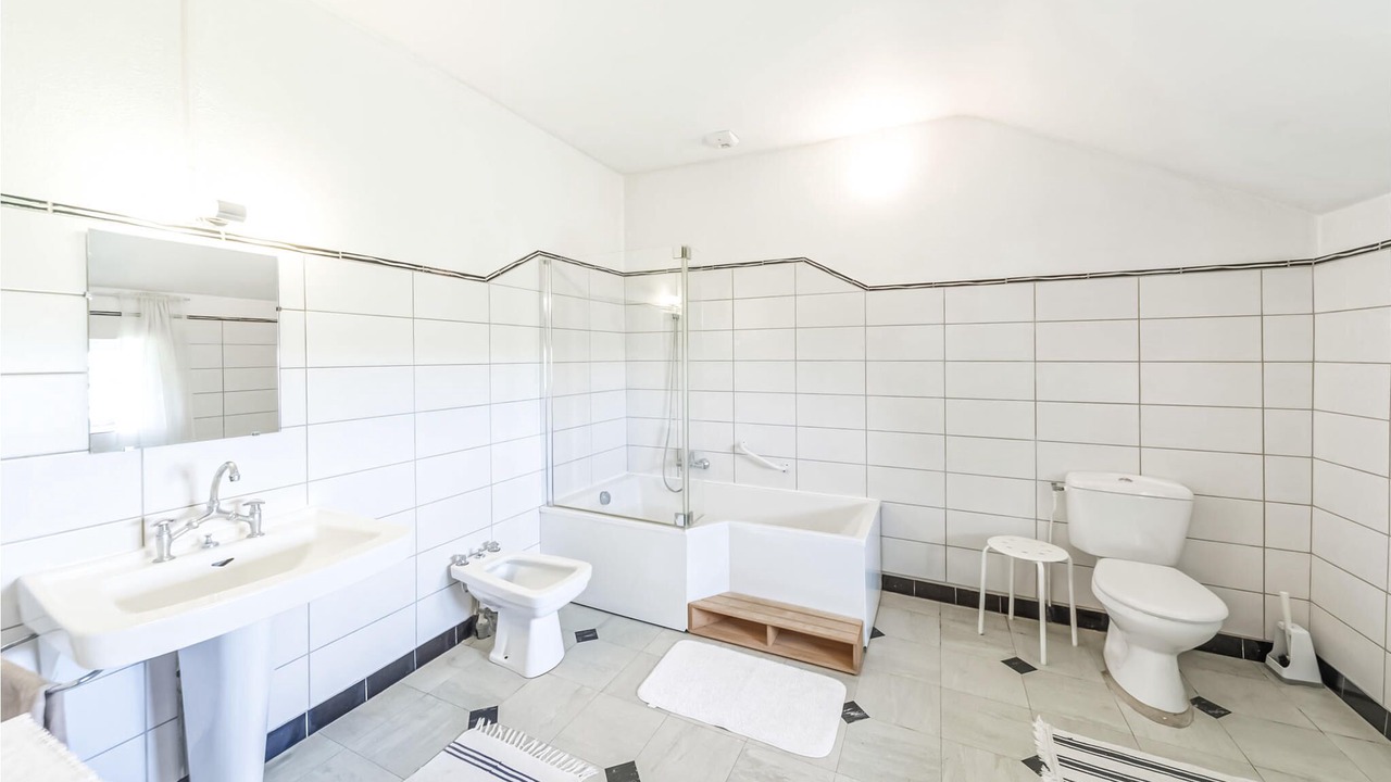 Photo of Bathroom in Oye