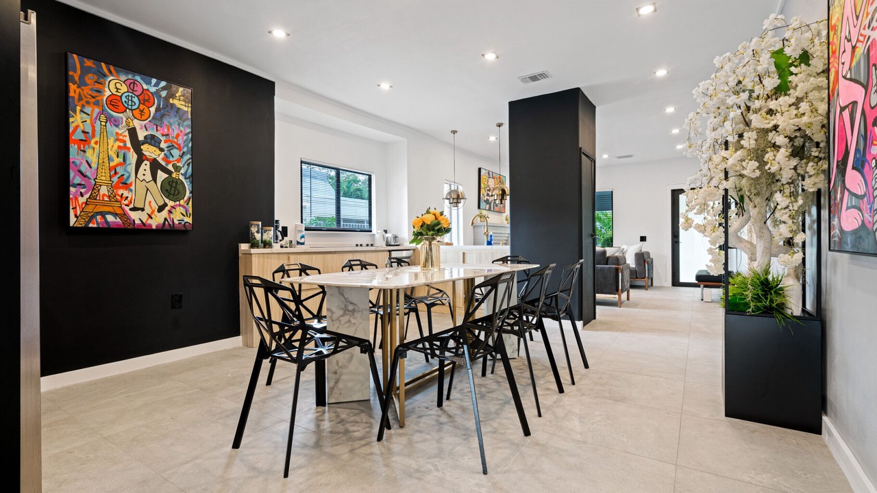 Photo of Livingroom in Midtown