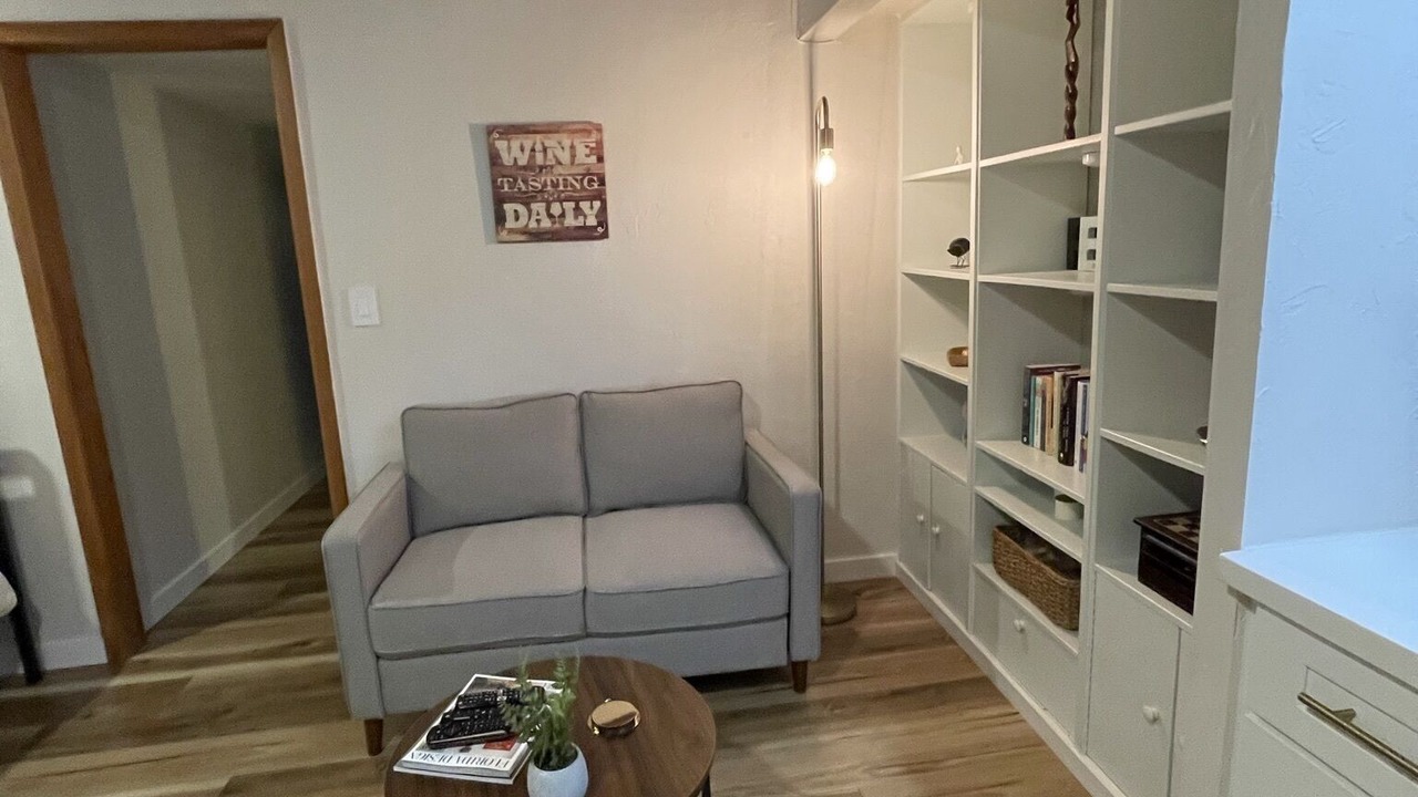 Photo of Livingroom in Ludlam