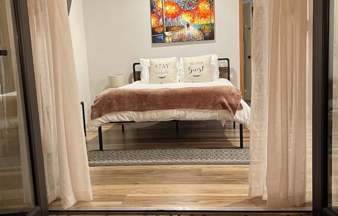 Photo of Bedroom in Ludlam