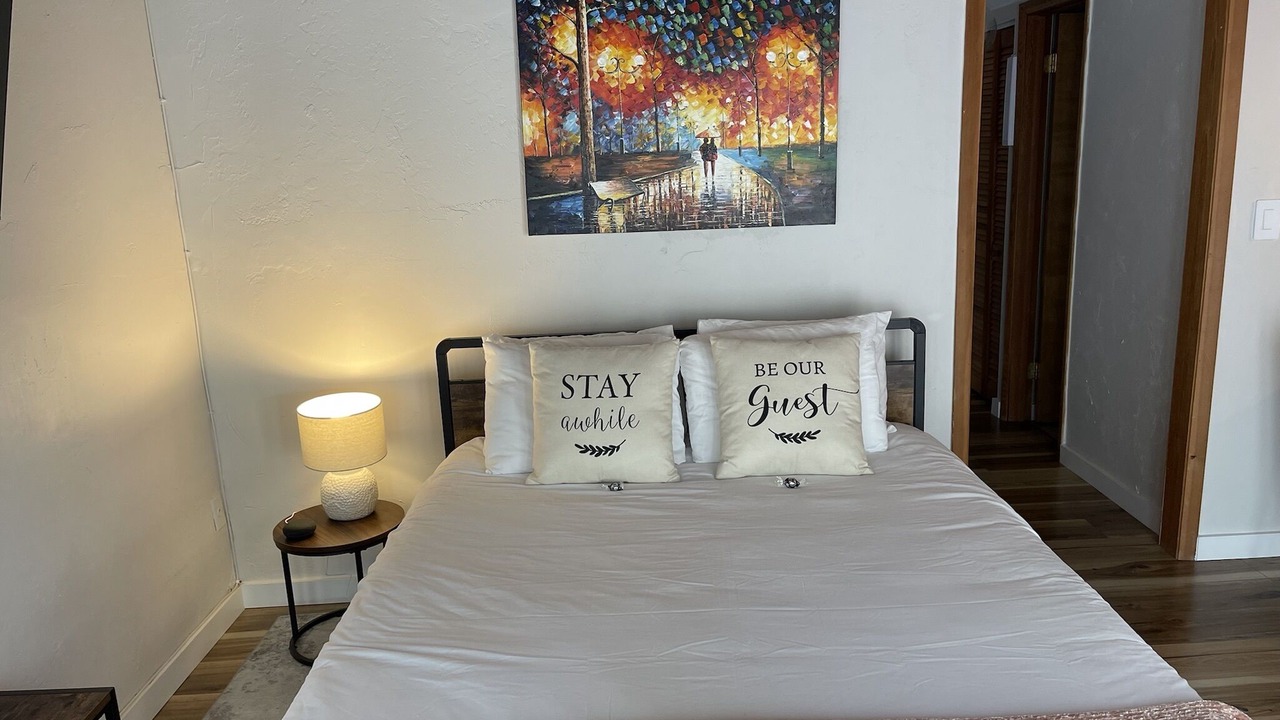 Photo of Bedroom in Ludlam