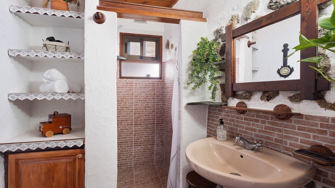 Photo of Bathroom in Cueva del Viento