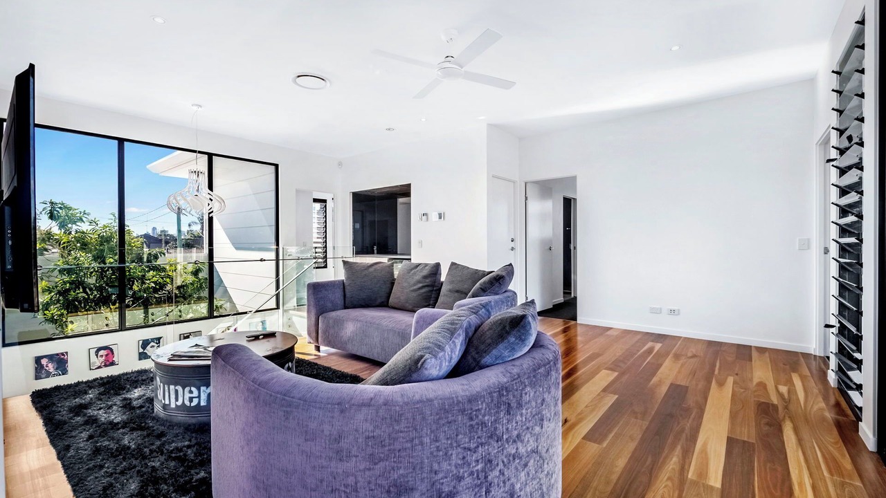 Photo of Livingroom in Broadbeach Waters