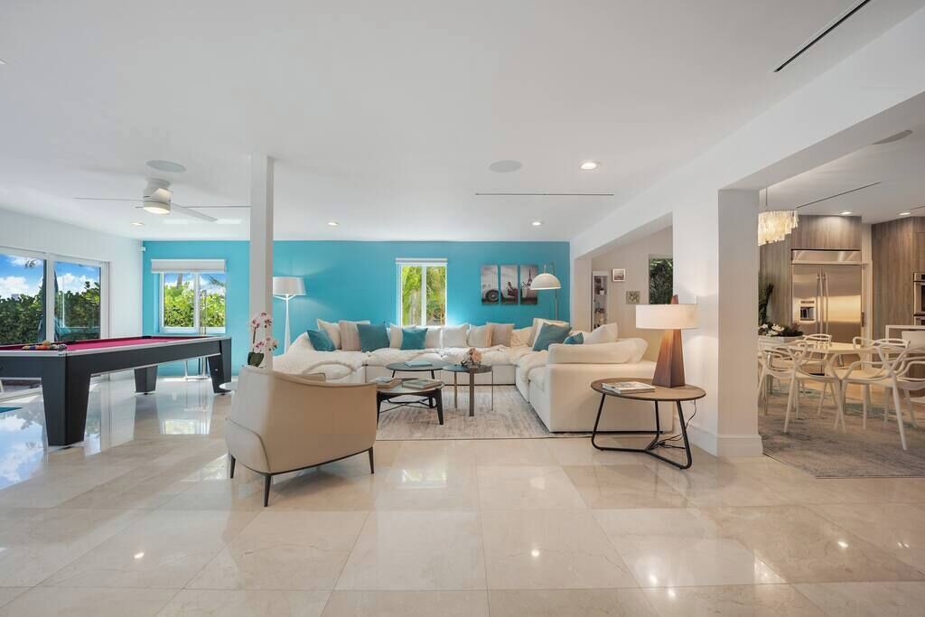 Photo of Livingroom in North Bay Village