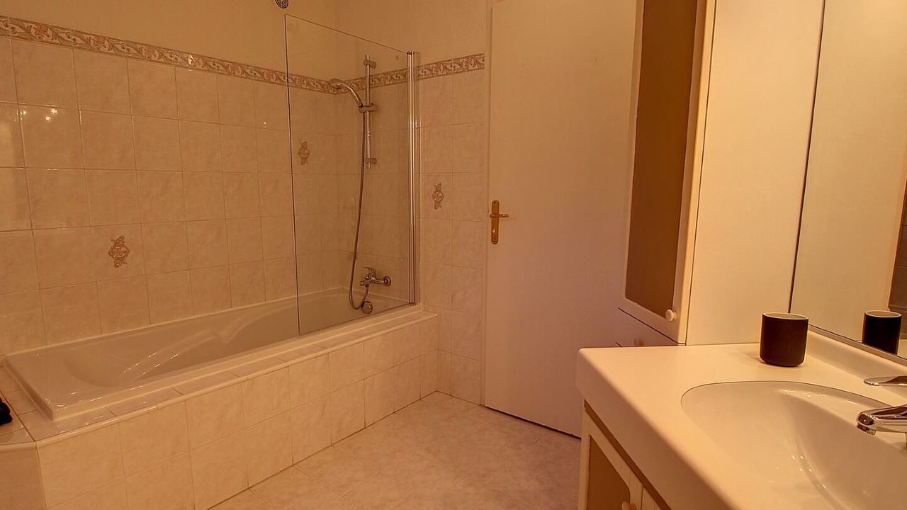Photo of Bathroom in Flayosc