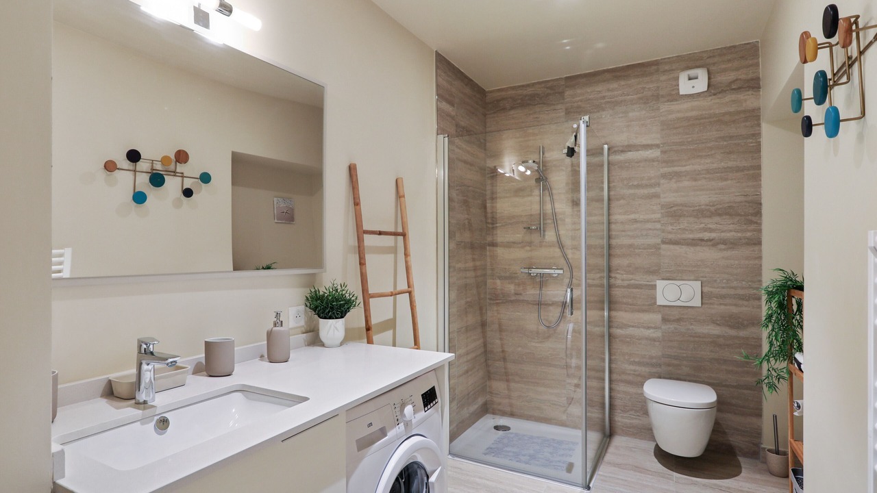 Photo of Bathroom in California - Pezou