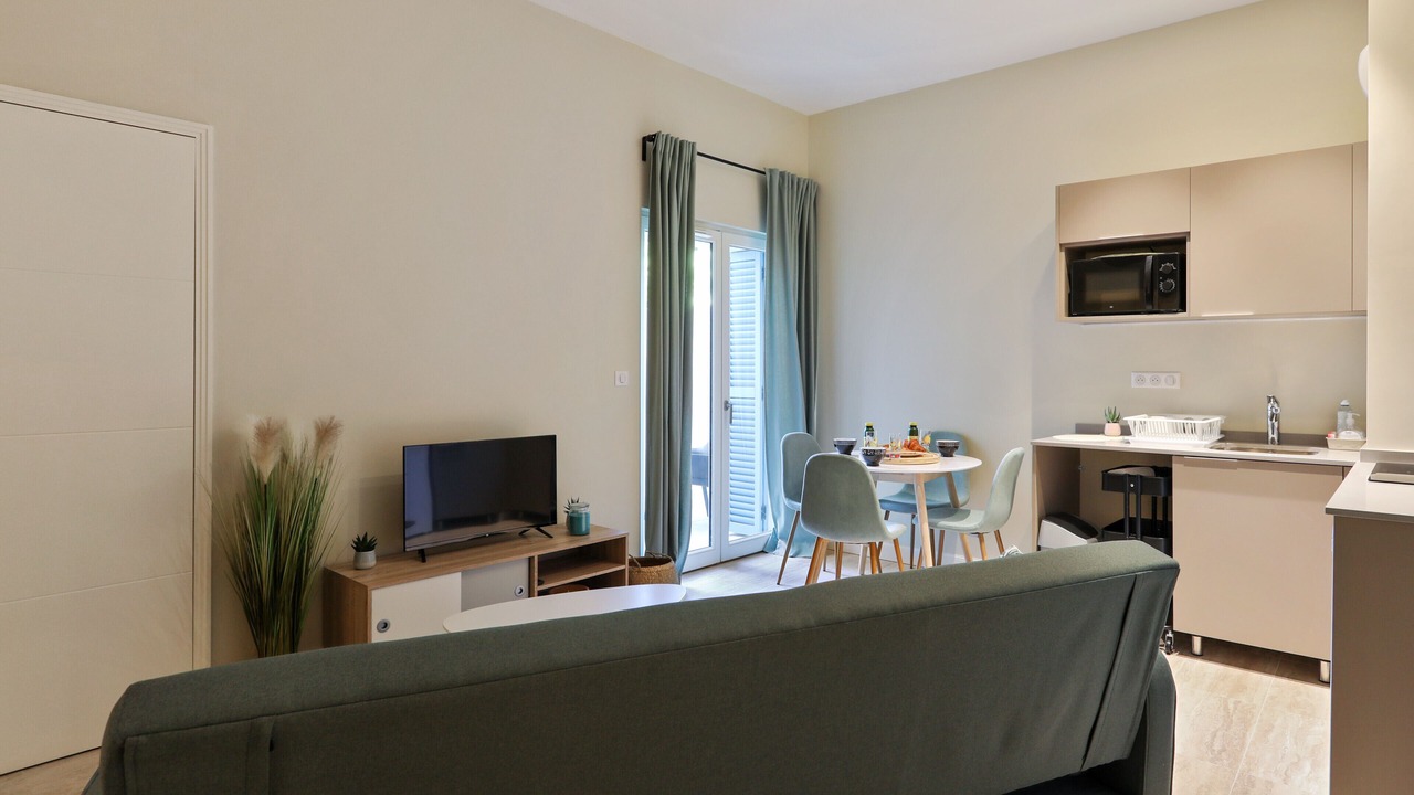 Photo of Livingroom in California - Pezou