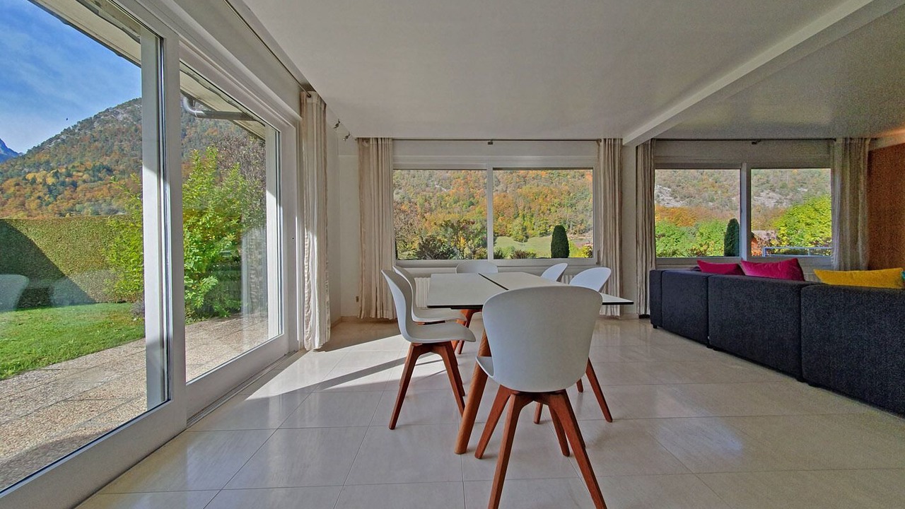 Photo of Livingroom in Thones