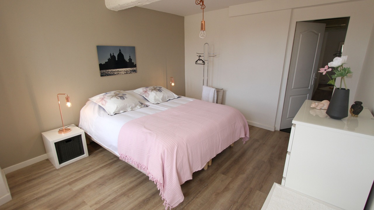 Photo of Bedroom in Cuers