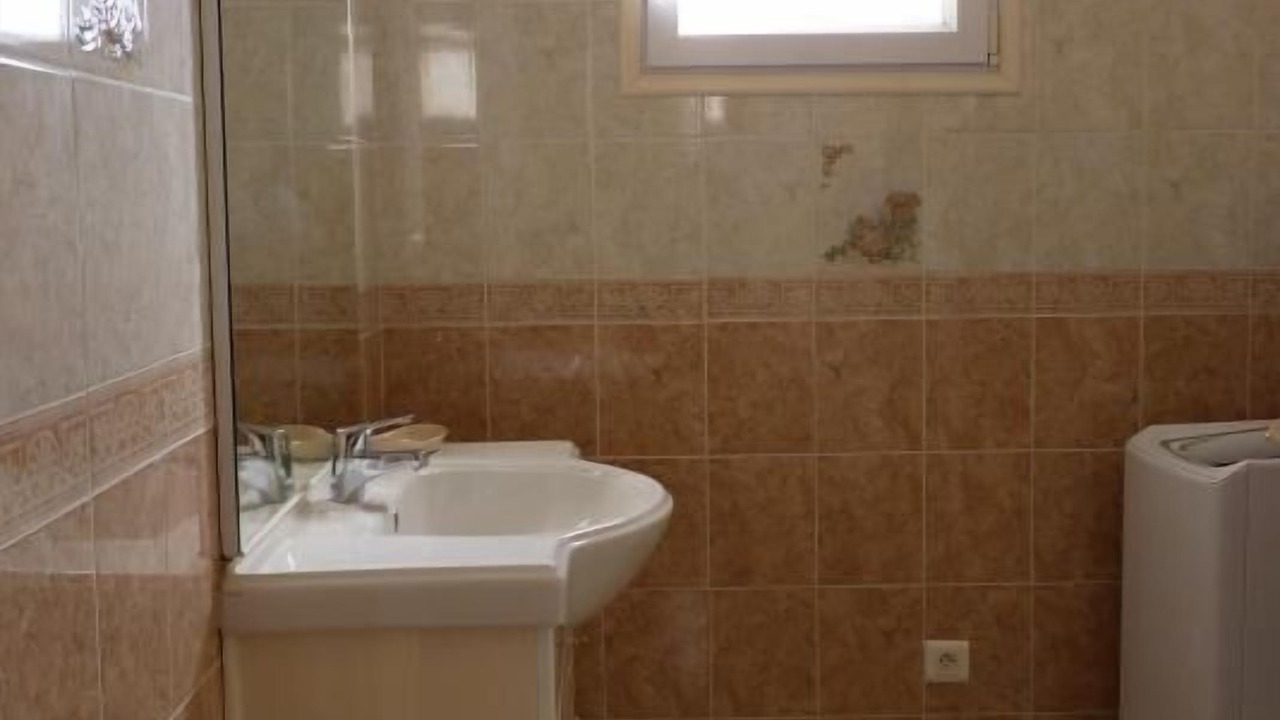 Photo of Bathroom in Puget-Ville