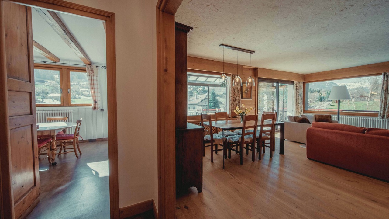 Photo of Livingroom in Demi-Quartier