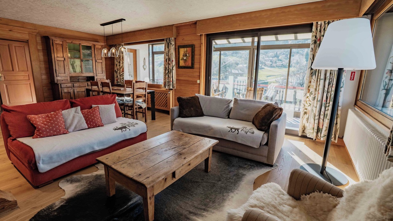 Photo of Livingroom in Demi-Quartier