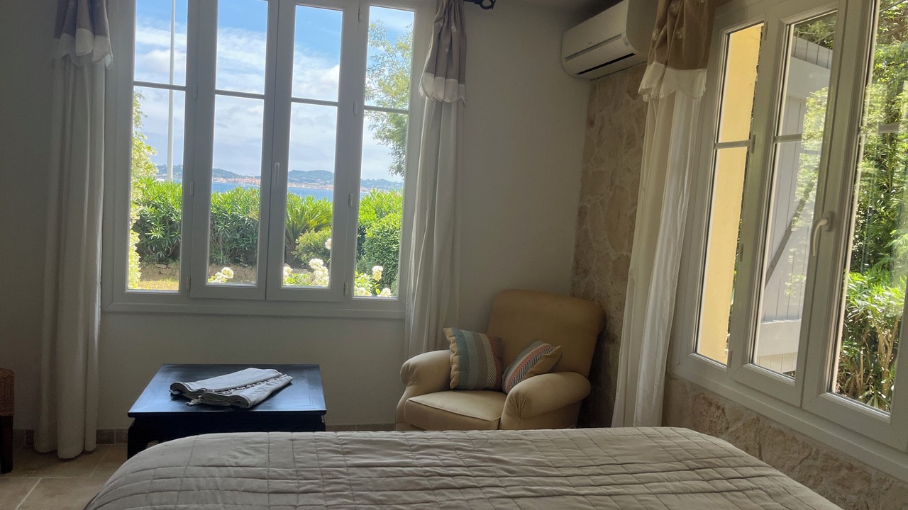 Photo of Bedroom in Guerrevieille