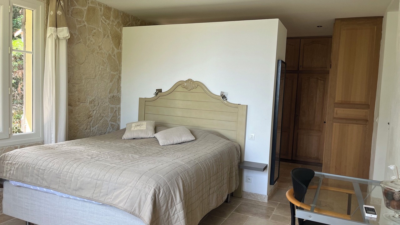 Photo of Bedroom in Guerrevieille