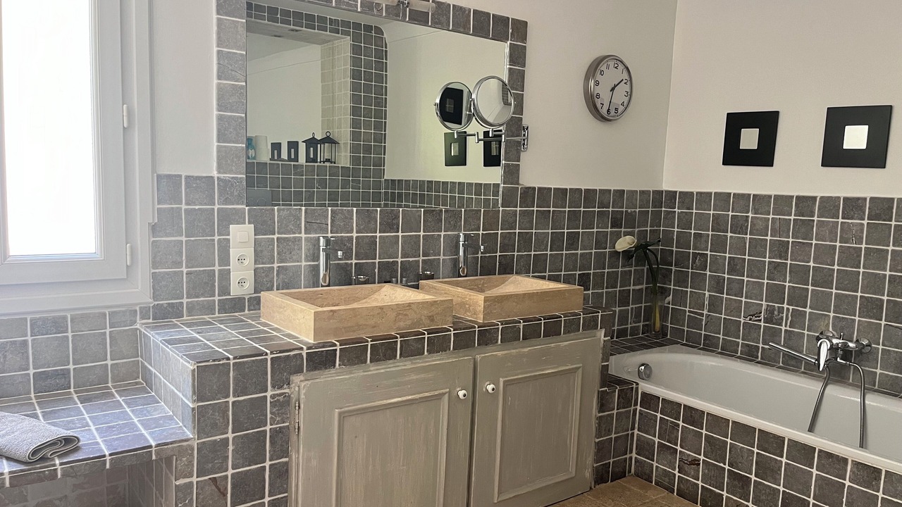 Photo of Bathroom in Guerrevieille