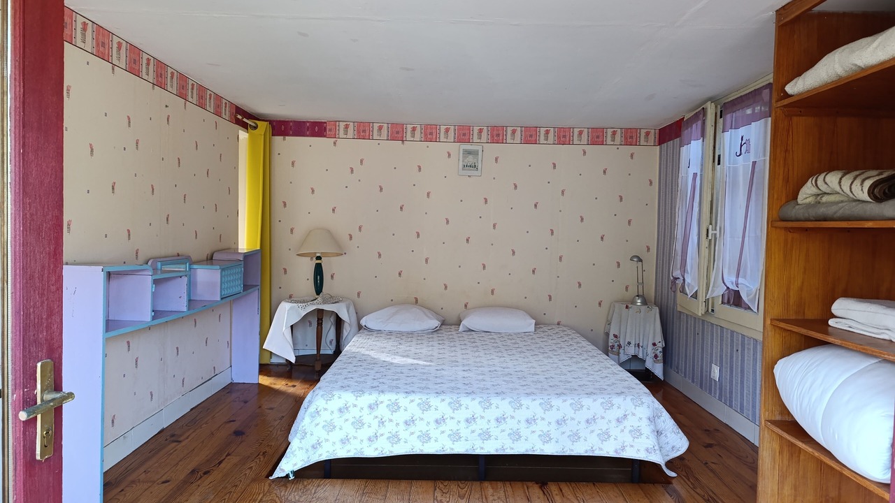 Photo of Bedroom in Les Mayons