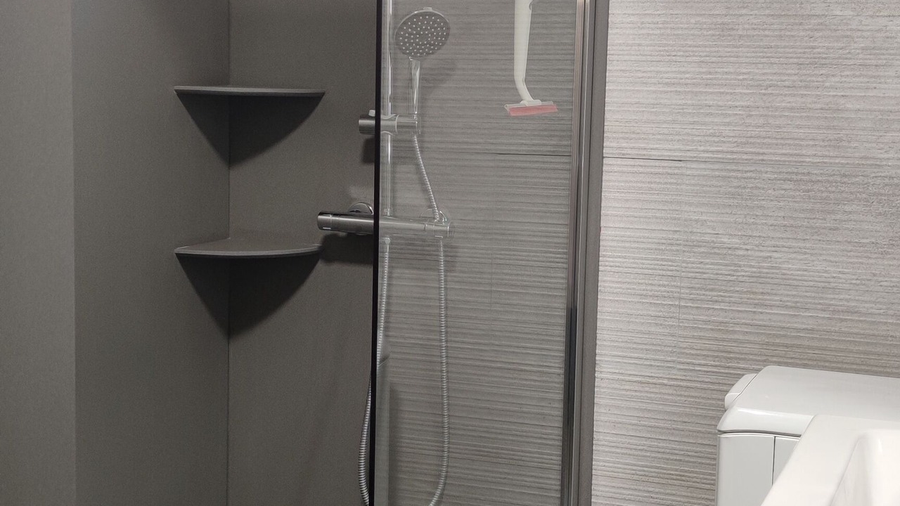 Photo of Bathroom in California - Pezou