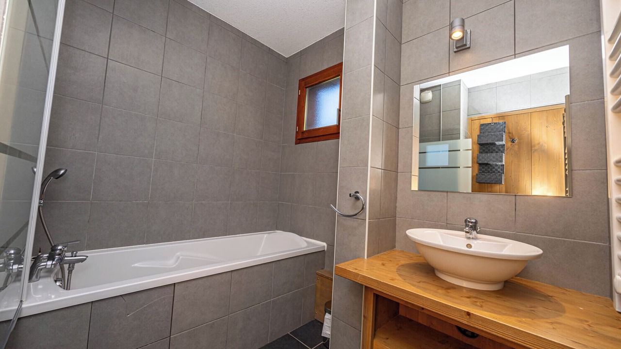 Photo of Bathroom in Arc-1600
