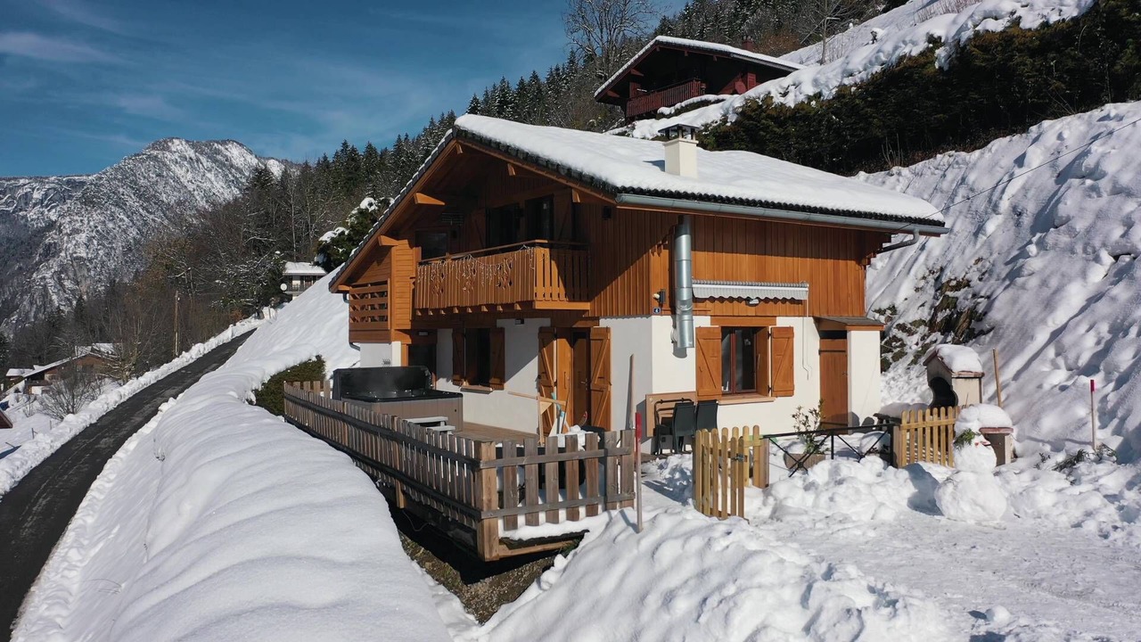 Photo of Outdoor in Thones
