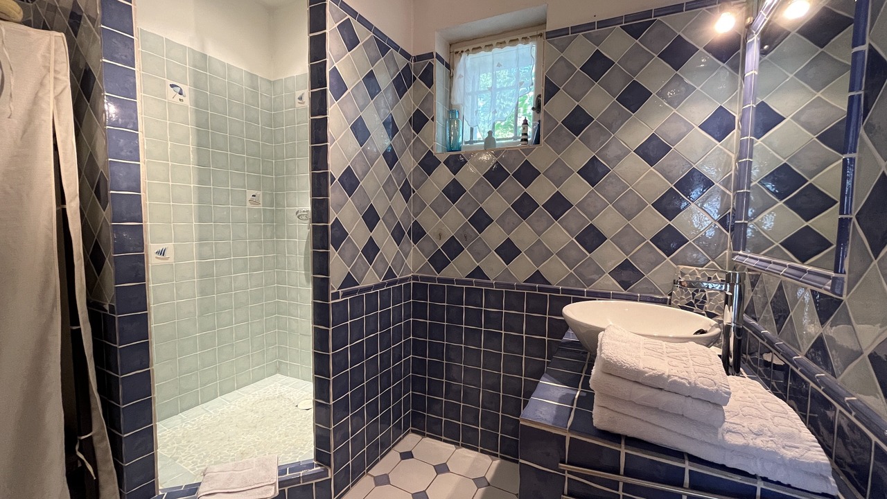 Photo of Bathroom in Velleron