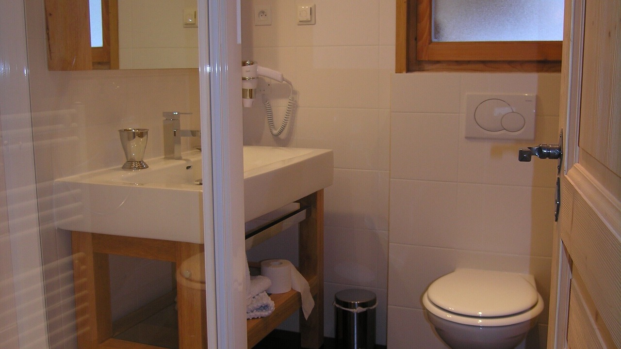 Photo of Bathroom in Thones