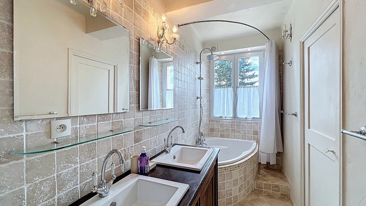 Photo of Bathroom in Gonfaron