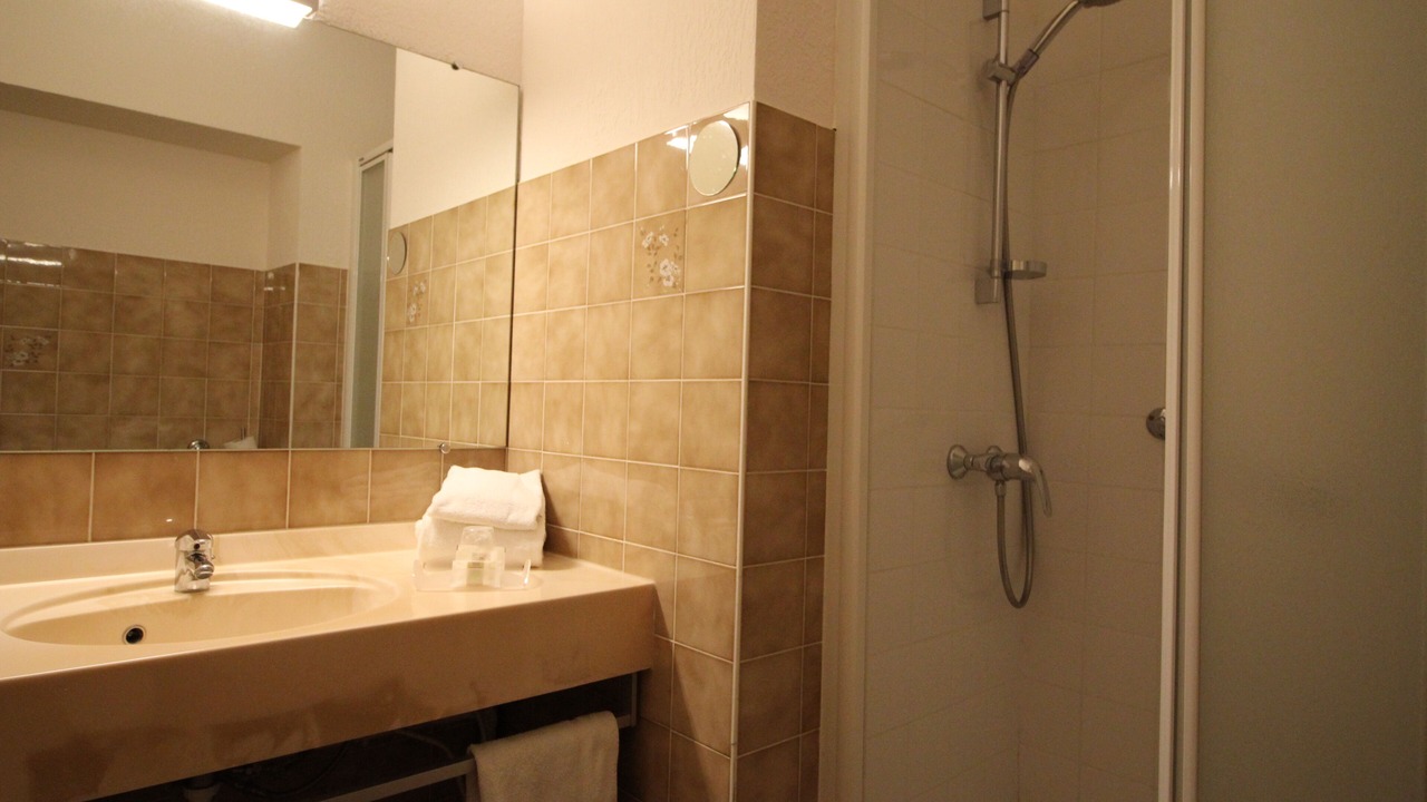 Photo of Bathroom in Lamalou-les-Bains