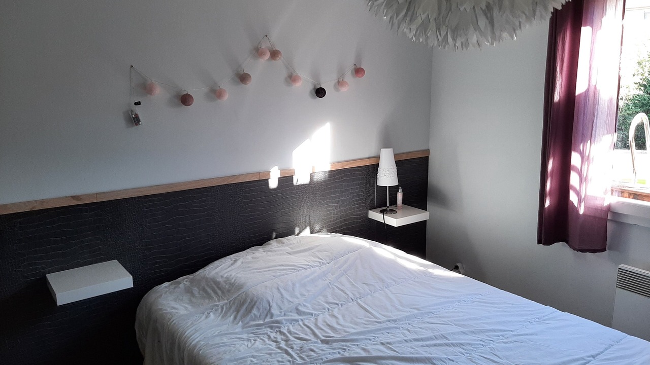 Photo of Bedroom in Puget-Ville