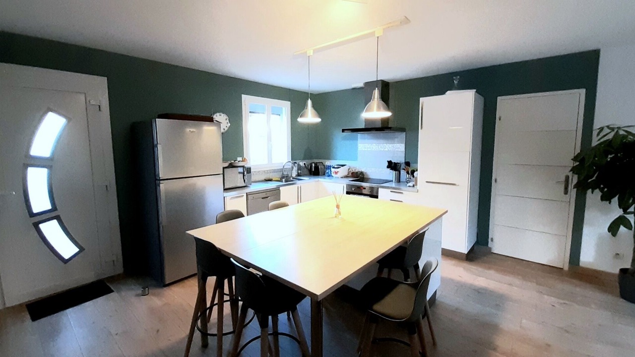 Photo of Kitchen in Puget-Ville