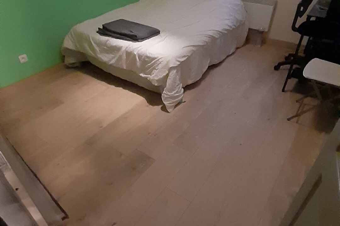 Photo of Bedroom in Puget-Ville