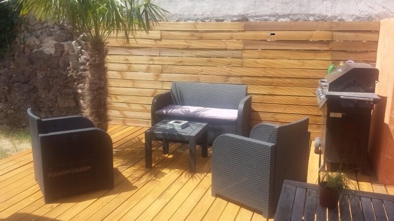 Photo of Patio Balcony in Puget-Ville