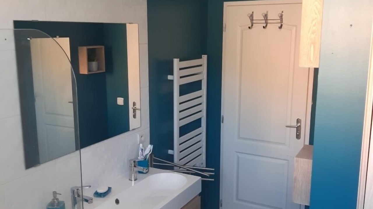 Photo of Bathroom in Puget-Ville