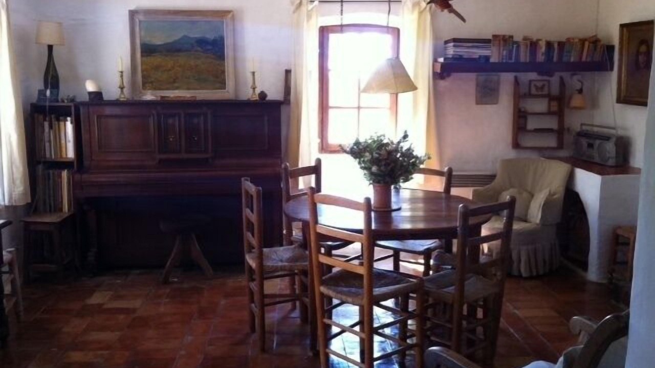 Photo of Livingroom in Entrecasteaux