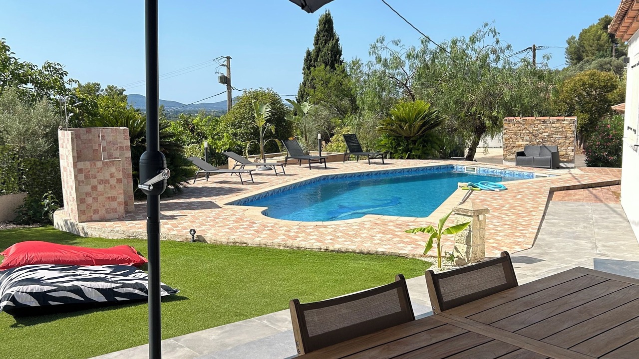 Photo of Outdoor in Cuers