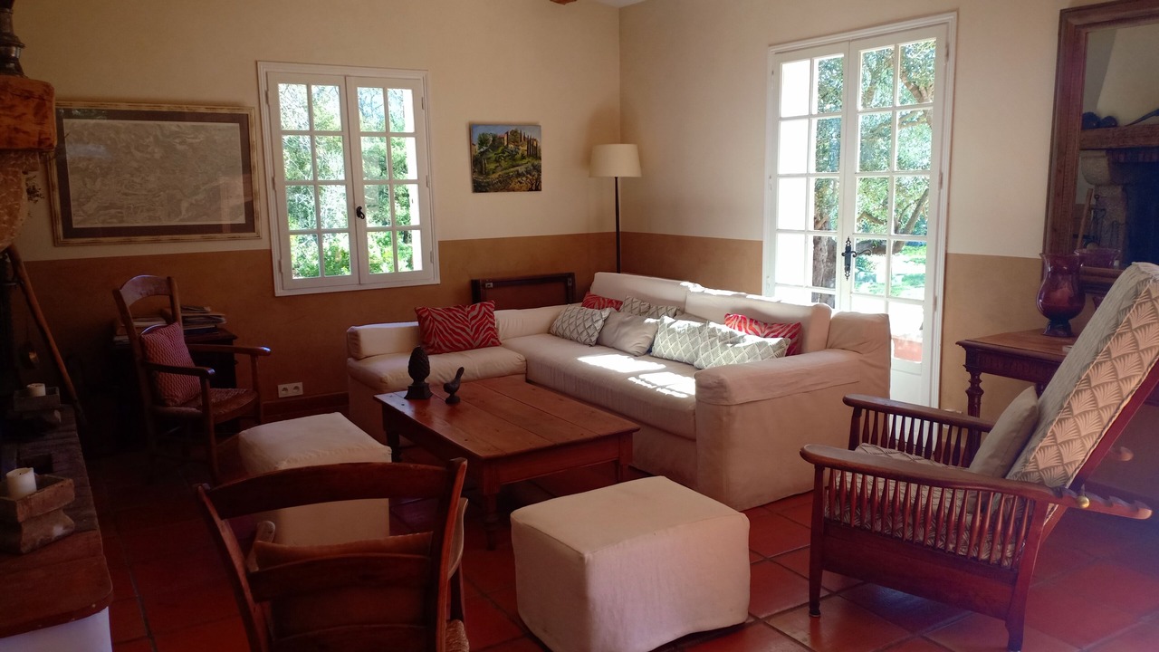 Photo of Livingroom in Entrecasteaux