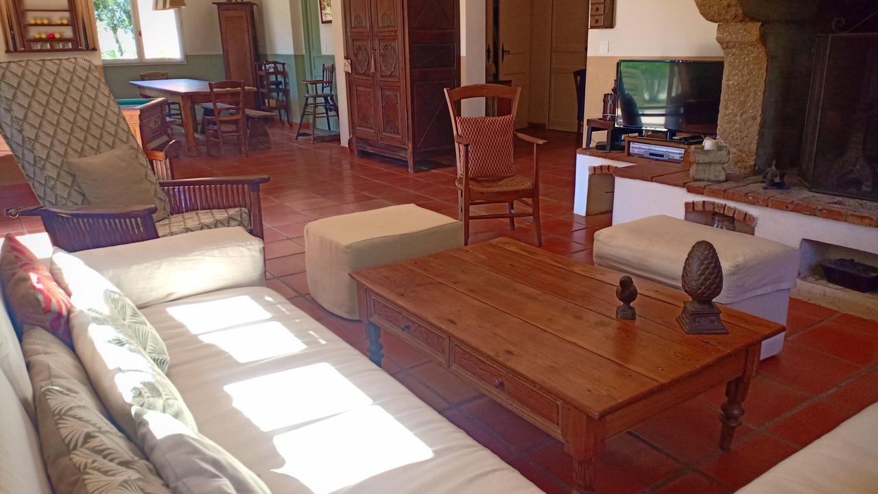 Photo of Livingroom in Entrecasteaux