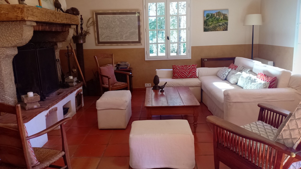Photo of Livingroom in Entrecasteaux