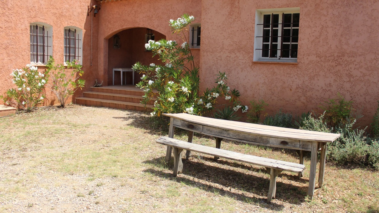 Photo of Patio Balcony in Entrecasteaux