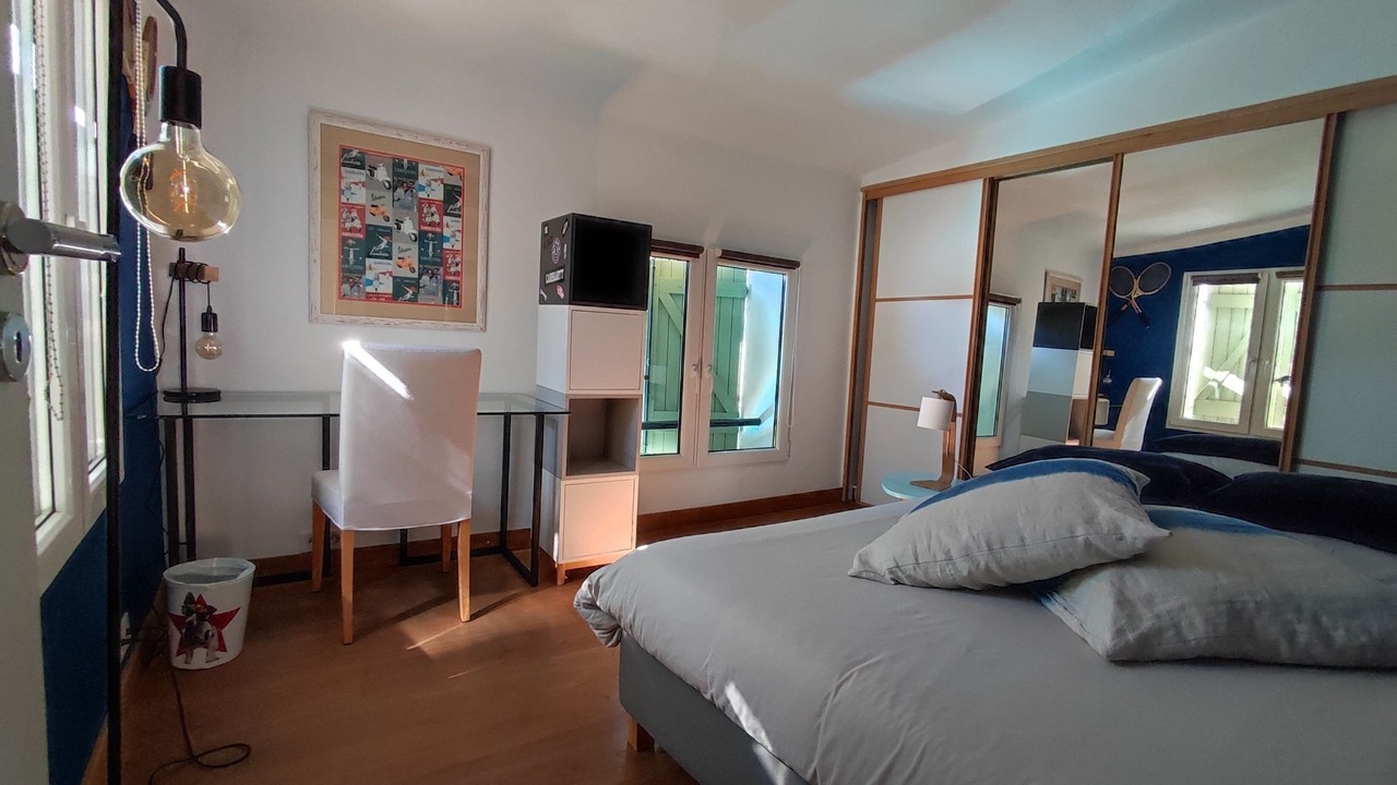 Photo of Bedroom in Cuers