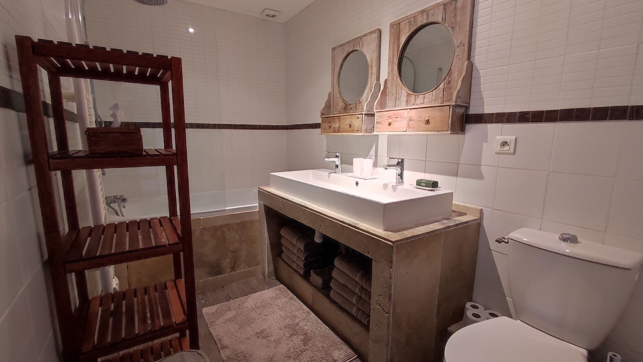 Photo of Bathroom in Cuers
