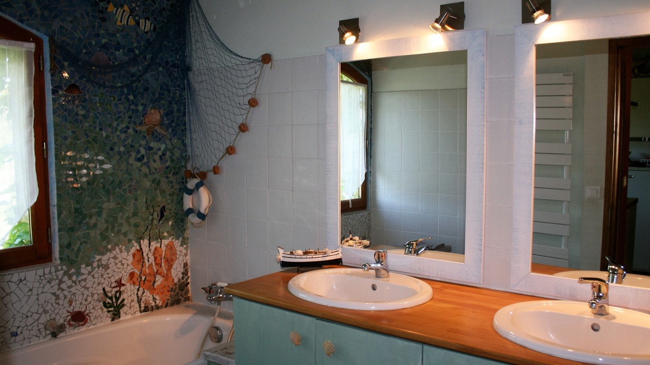 Photo of Bathroom in Auriol