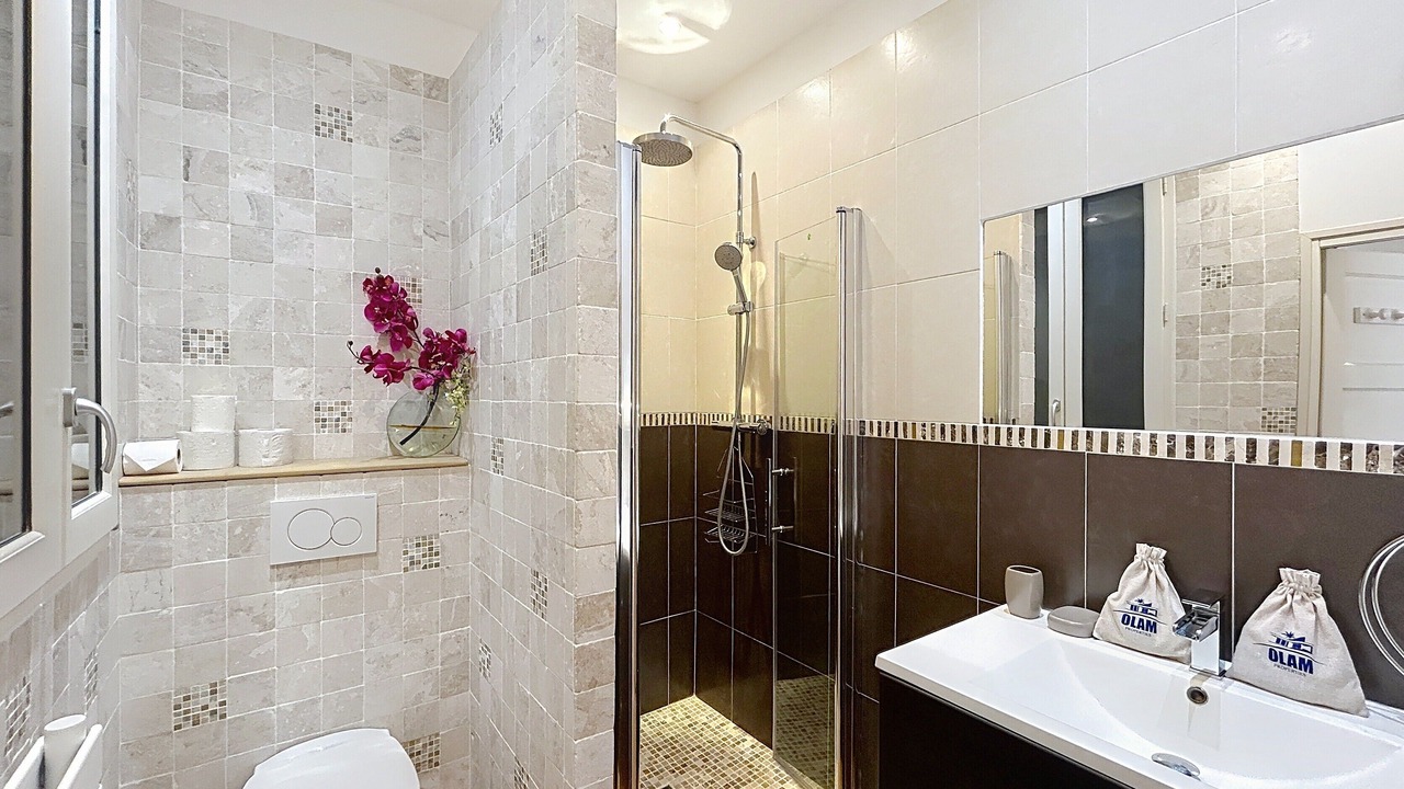 Photo of Bathroom in Cannes City Centre