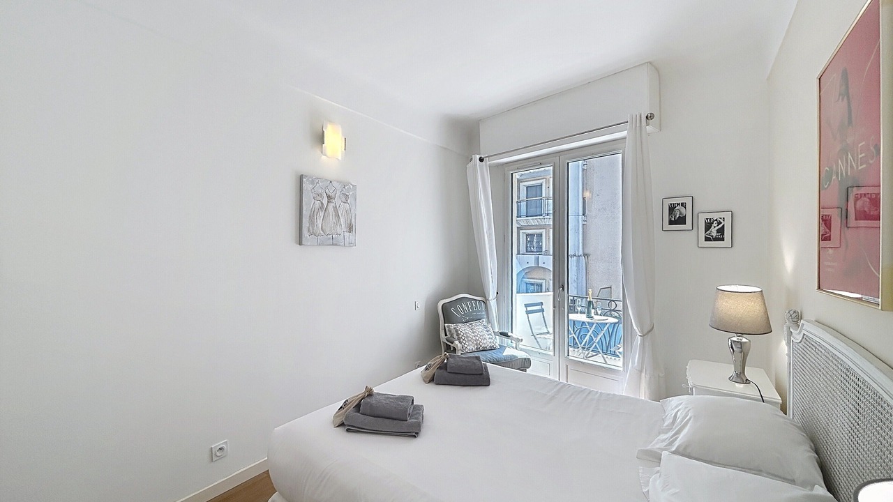 Photo of Bedroom in Cannes City Centre