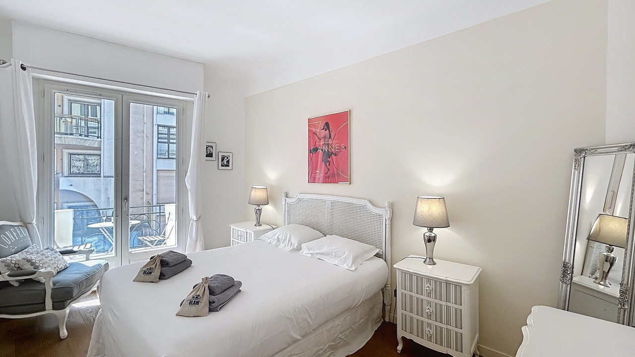Photo of Bedroom in Cannes City Centre