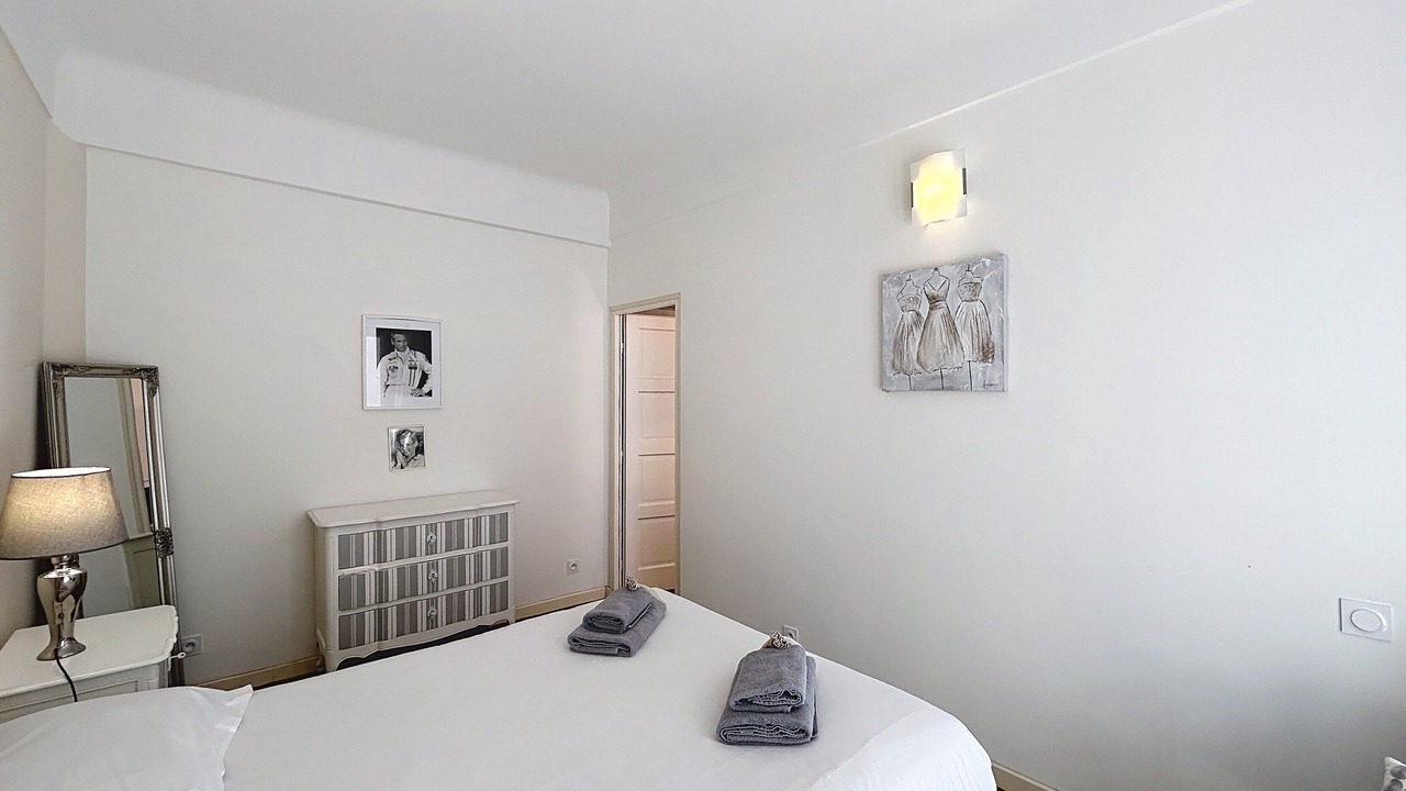 Photo of Bedroom in Cannes City Centre